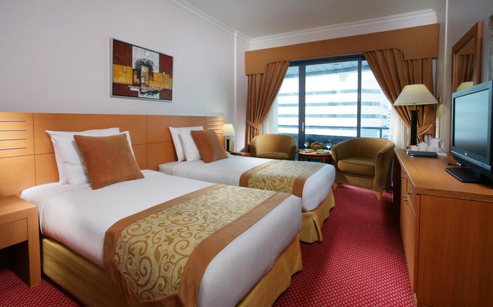 Golden Tulip Deira Hotel Dubai Room photo